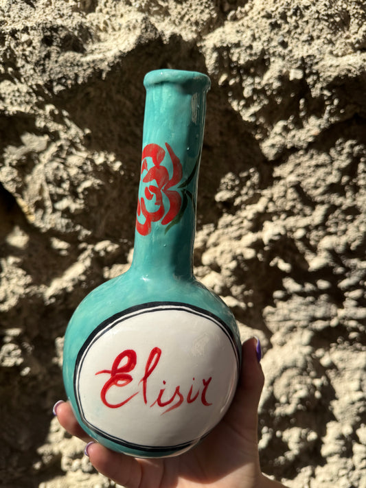 Elisir D'Amore Oilloc2 in bottiglia con etichetta elegante, prodotto naturale per il benessere e la salute.