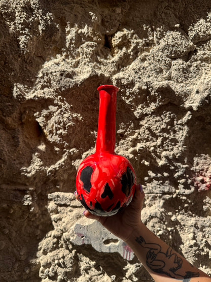 Bottiglia di pozione Oilloc2 in vetro con etichetta decorativa e tappo, design misterioso e vintage per collezione o decorazione.