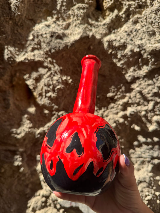 Bottiglia di pozione Oilloc2 in vetro con tappo, decorativa e misteriosa, su sfondo neutro.