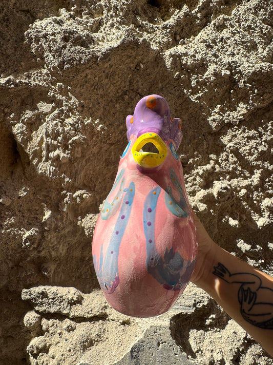 Brocca Gallo Oilloc2 in ceramica con dettagli decorativi, visibile con motivo a gallo blu e bianco.