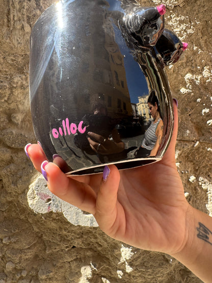 Vaso Boobs Nero di Oilloc2, decorativo in ceramica a forma di seni femminili, nero lucido.